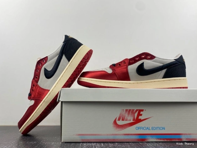 Kicked Out Shoe Store OG Room Trophy Air FN0432-100 Away Jordan 1 x Low 0713